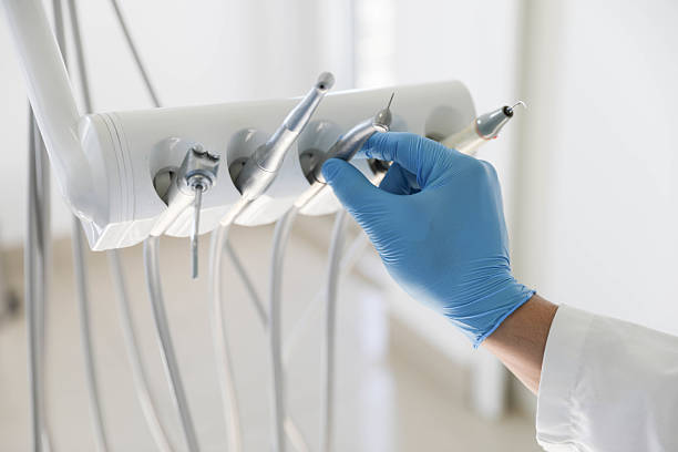Professional Tooth Extraction technician working in Edmonton, KY